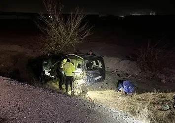 Konya'da feci kaza! Hafif ticari araç şarampole yuvarlandı: 1 ölü 3 yaralı
