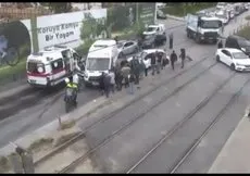 İstanbul’da tramvay otomobile çarptı: 2 yaralı