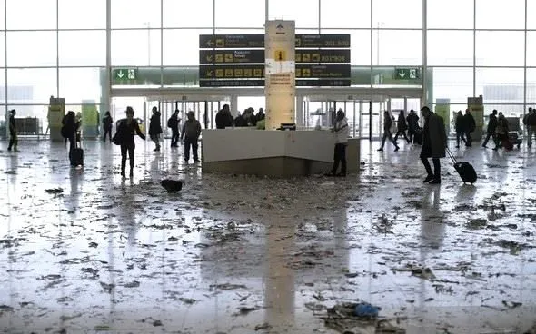 Barcelona’daki El Prat Havalimanı çöplüğe döndü