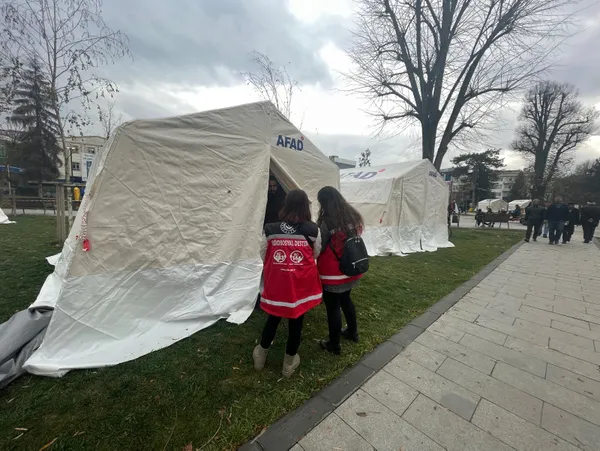 Türkiye eski Türkiye değil! Çadırlar 3 saatte kuruldu