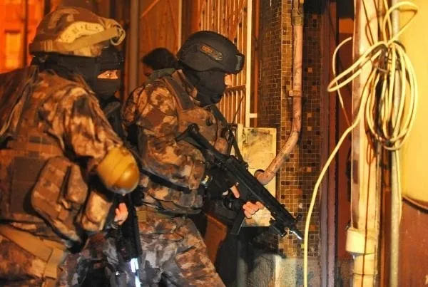 Son dakika: Bursa merkezli 3 ilde FETÖ’nün ’güncel kadın’ yapılanmasına operasyon: 16 gözaltı