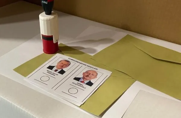 1685290625372.jpg CHP medyasında bir seçim klasiği! Kılıçdaroğlu'nu önde gösterip vatandaşları saatlerce kandırdılar! Erdoğan öne geçince hava durumu yayını... - 1