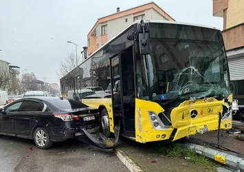 Ataşehir'de İETT kazası: Park halindeki araçlara çarptı