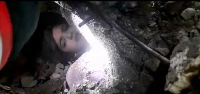 Depremde can veren anne ve babası Eylül'e siper olmuştu! Kurtarma ekibi bu sözlerle anlattı: Giderken ağladık dönerken ağladık