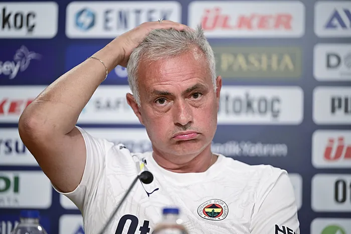 Jose Mourinho’dan Galatasaray ve Okan Buruk’a olay gönderme: Kart görmeyebiliyor...