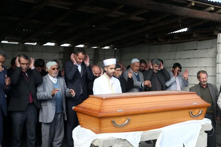 Bitlis’te kuduz vakası! Hayatını kaybeden 12 yaşındaki Mustafa Erçetin’in cenazesi görenlerin yüreklerini yaktı