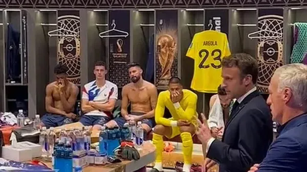 macronun-dunya-kupasi-final-maci-ardindan-yaptiklari-alay-konusu-oldu-macron-icin-utanc-verici-ve-caresiz-deni-1671526402286.jpg Macron'un Dünya Kupası final maçı ardından yaptıkları alay konusu oldu! Macron için "Utanç verici ve çaresiz" denildi - 7