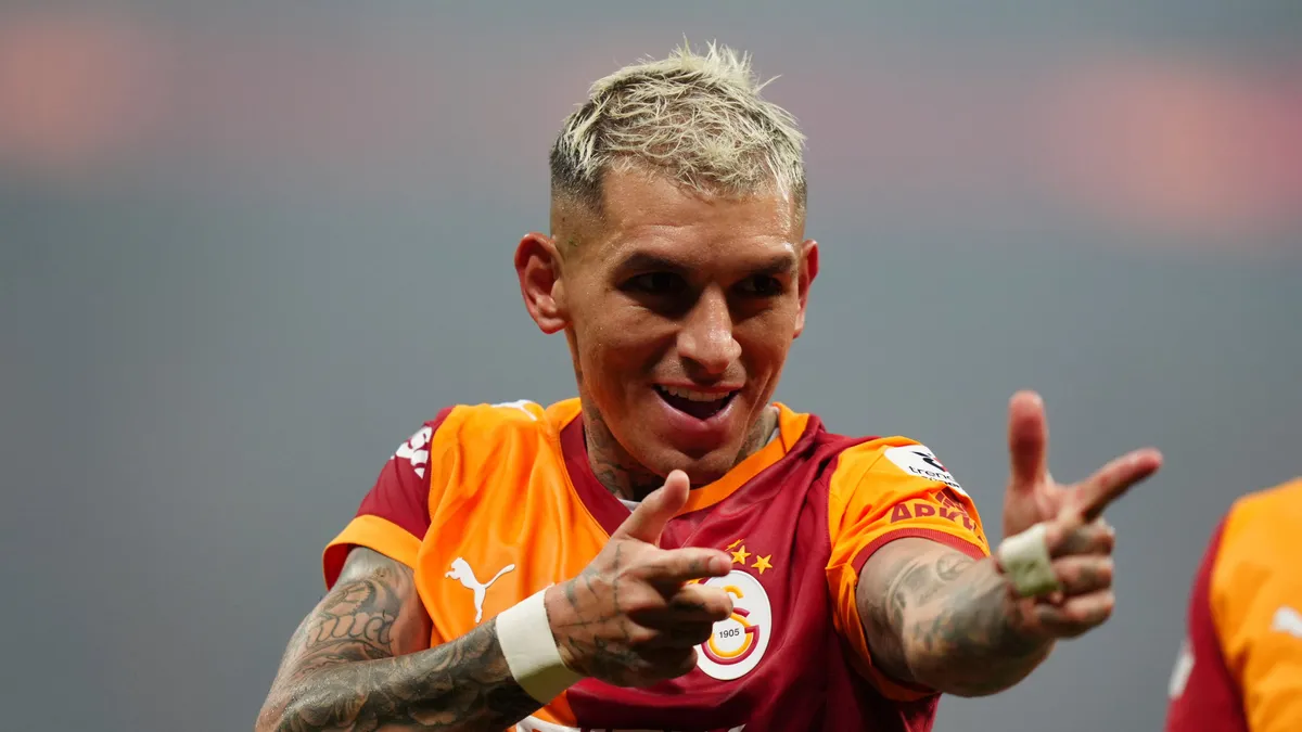 Galatasaraylı Futbolcu Lucas Torreira'ya AVM'de yumruklu Saldırı