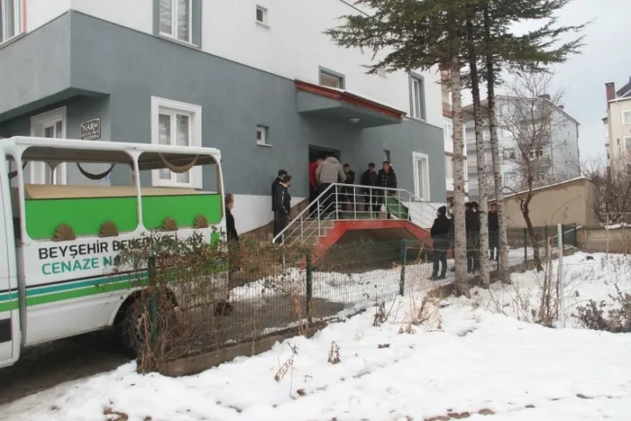 Son dakika: 42 yaşındaki lise öğretmeni evinde ölü bulundu - 1