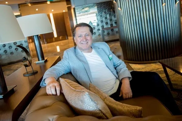 Usta sanatçı Ahmet Özhan’dan dikkat çeken sözler: Cumhurbaşkanımız dolara da one minute dedi