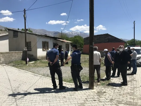 1621542653051.jpg Evin çatısından kendini boşluğa bıraktı! Nedeni ise dehşete düşürdü - 2