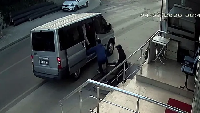 İstanbul’da yarım milyonluk hırsızlık! 6 dakikada soyup kaçtılar - 3