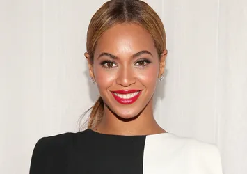 Beyonce hamile olduğunu açıkladı