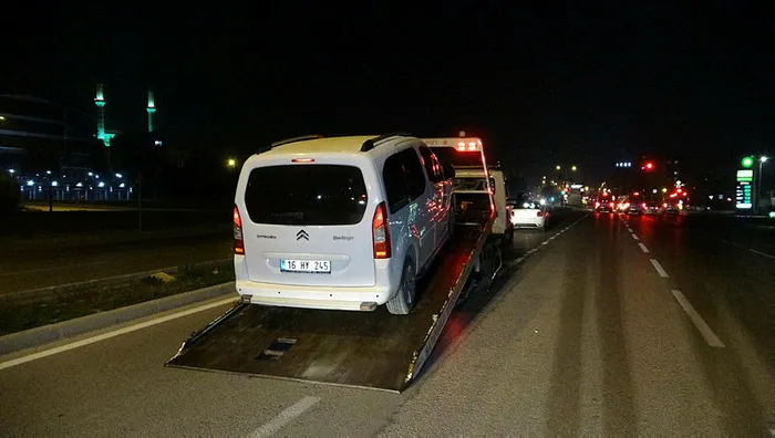 Bursa’da kısıtlamayı ihlal eden 71 yaşındaki sürücü maskesiz ve alkollü yakalandı - 2