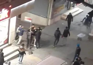 Yumruklar havada uçuştu! Sultangazi'de mahalle kavgası