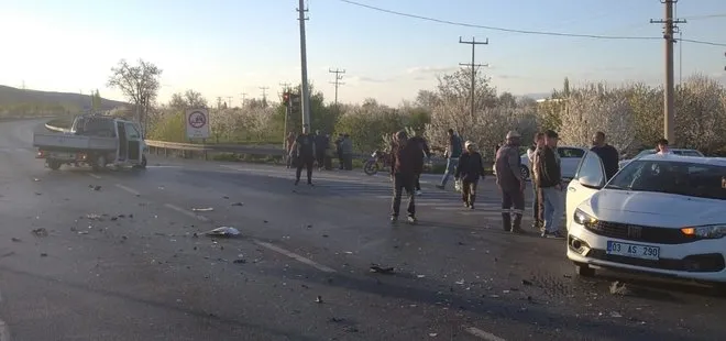 Konya'da kamyonet otomobille çarpıştı: 11 yaralı