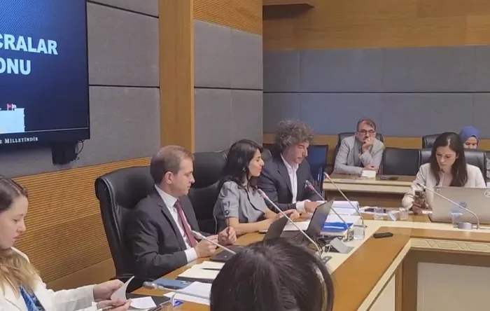 dijital-telif-komisyonundan-googlea-carpici-sorular-kacak-oynamayin-uyarisi-siz-neye-razisiniz-1719313371760.jpeg Dijital Telif Komisyonu'ndan Google'a çarpıcı sorular! "Kaçak oynamayın" uyarısı: Siz neye razısınız? - 7