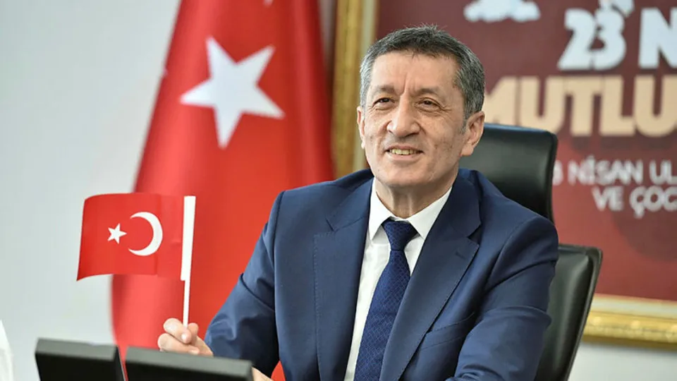Son dakika | Öğrenciler Milli Eğitim Bakanı Ziya Selçuk'u soru yağmuruna tuttu! İşte renkli diyaloglar
