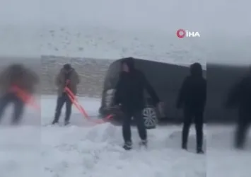 Palandöken geçidinde ulaşıma kar engeli