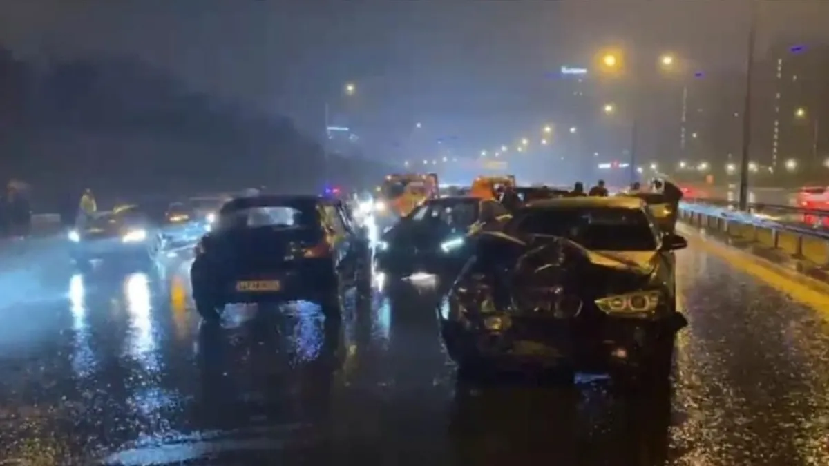 Eyüpsultan TEM Otoyolu'nda korkunç kaza! 7 araç birbirine girdi: 2 yaralı