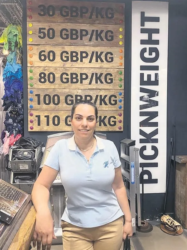 İngiltere'de mağazacılık sektörü krizde! Elbiseler kiloyla satılıyor! İkinci el kıyafet satışında patlama - 8