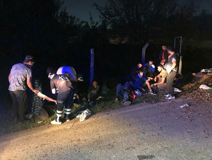 Sakarya'da fındık işçilerini taşıyan traktör devrildi - 1