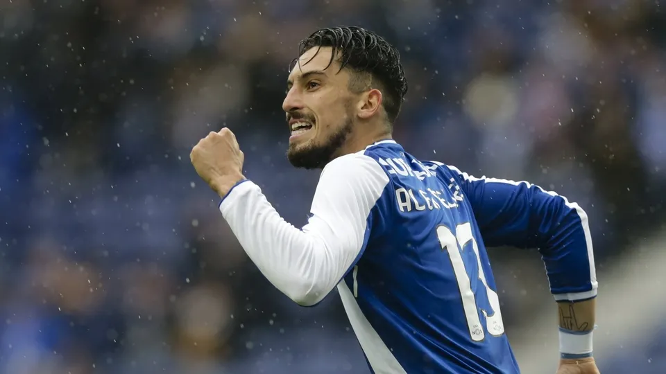 Galatasaray'a Alex Telles müjdesi!
