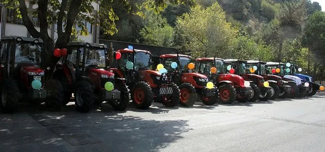20 traktör hak sahiplerine verildi