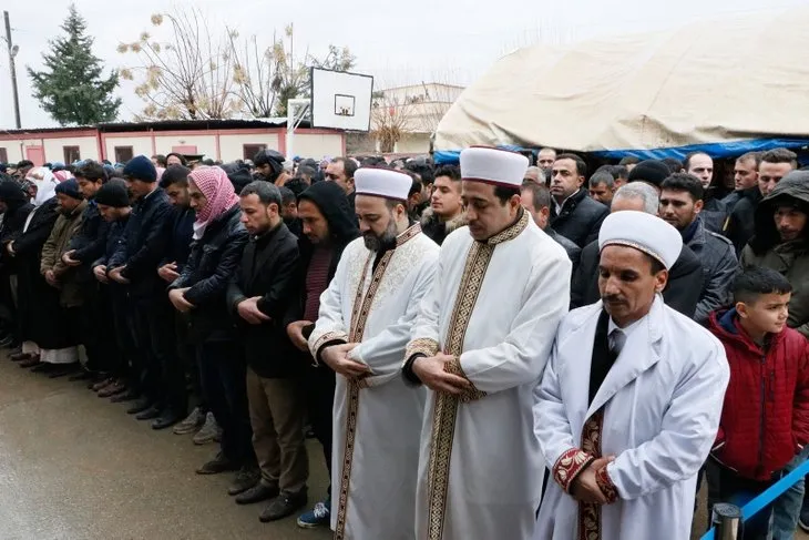 Şanlıurfalı şehide veda! 8 yaşındaki Memati abisini Türk bayrağıyla uğurladı