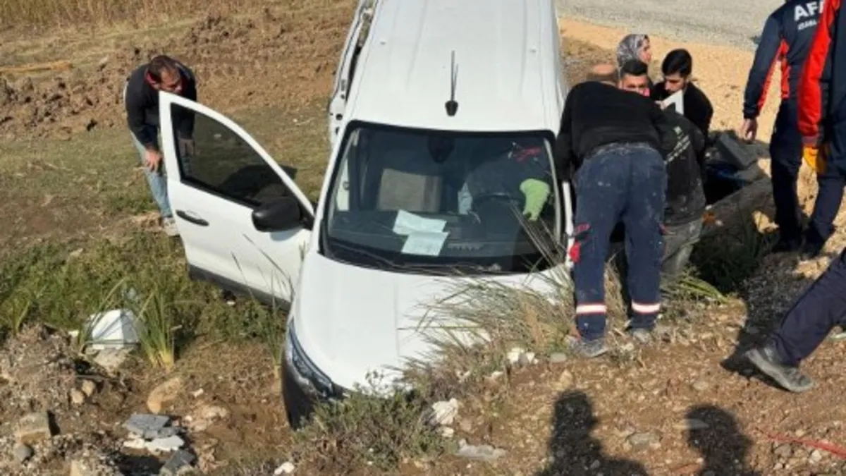 Kontrolden çıkan araç su kanalına düştü!