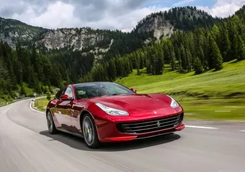 Ferrari GTC4Lusso’ya "En Güzel Otomobil Ödülü"