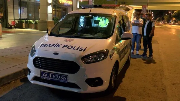 1694315295057.jpeg İstanbul'da motosikletle taksi çarpıştı! Feci kaza kamerada: 2 ağır yaralı - 3