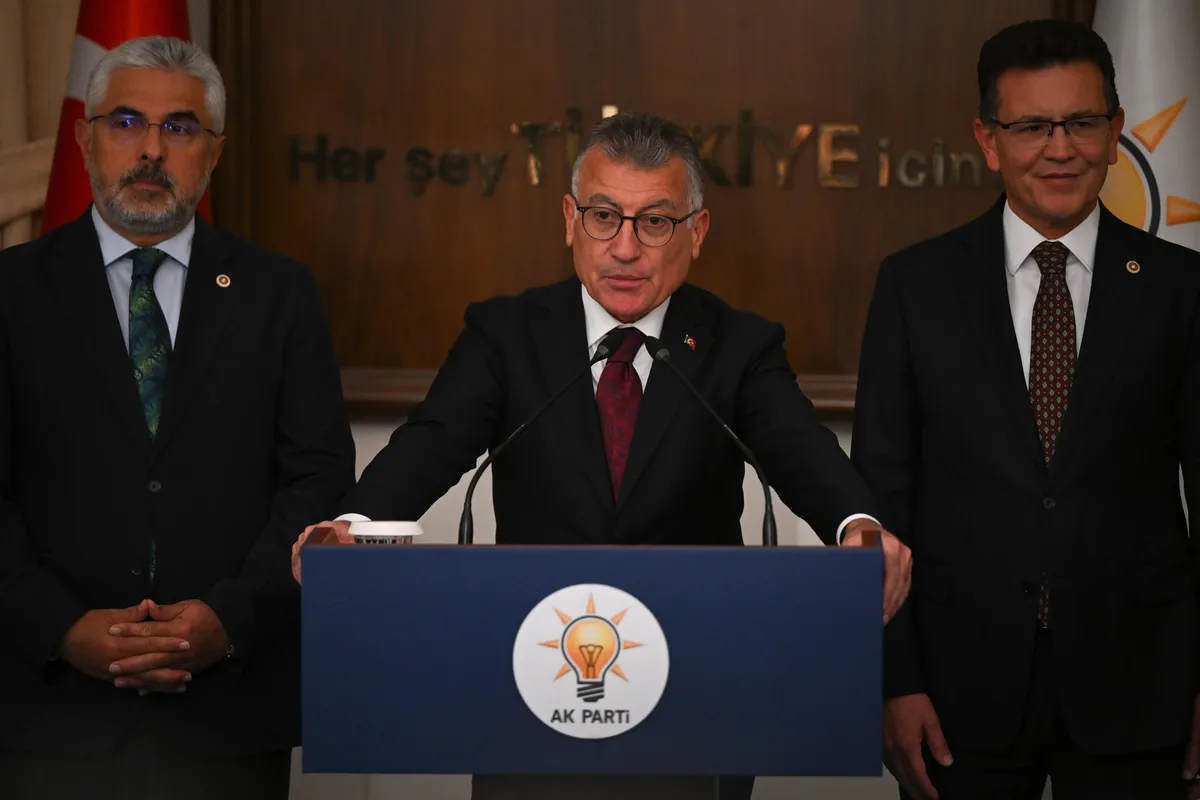 ak-partiden-fon-duzenlemesi-grup-baskani-abdullah-guler-bu-virusu-bunyeden-sokup-atacagiz-1791560392078.jpg AK Parti'den fon düzenlemesi! Grup Başkanı Abdullah Güler: "Bu virüsü bünyeden söküp atacağız" - 2