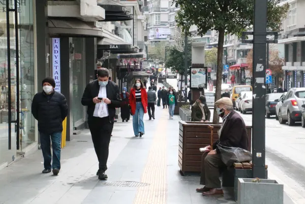 1616409204978.jpg Son dakika: 3 haftadır zirvede! Koronavirüsün tavan yaptığı Samsun'da sokaklar doldu taştı - 5