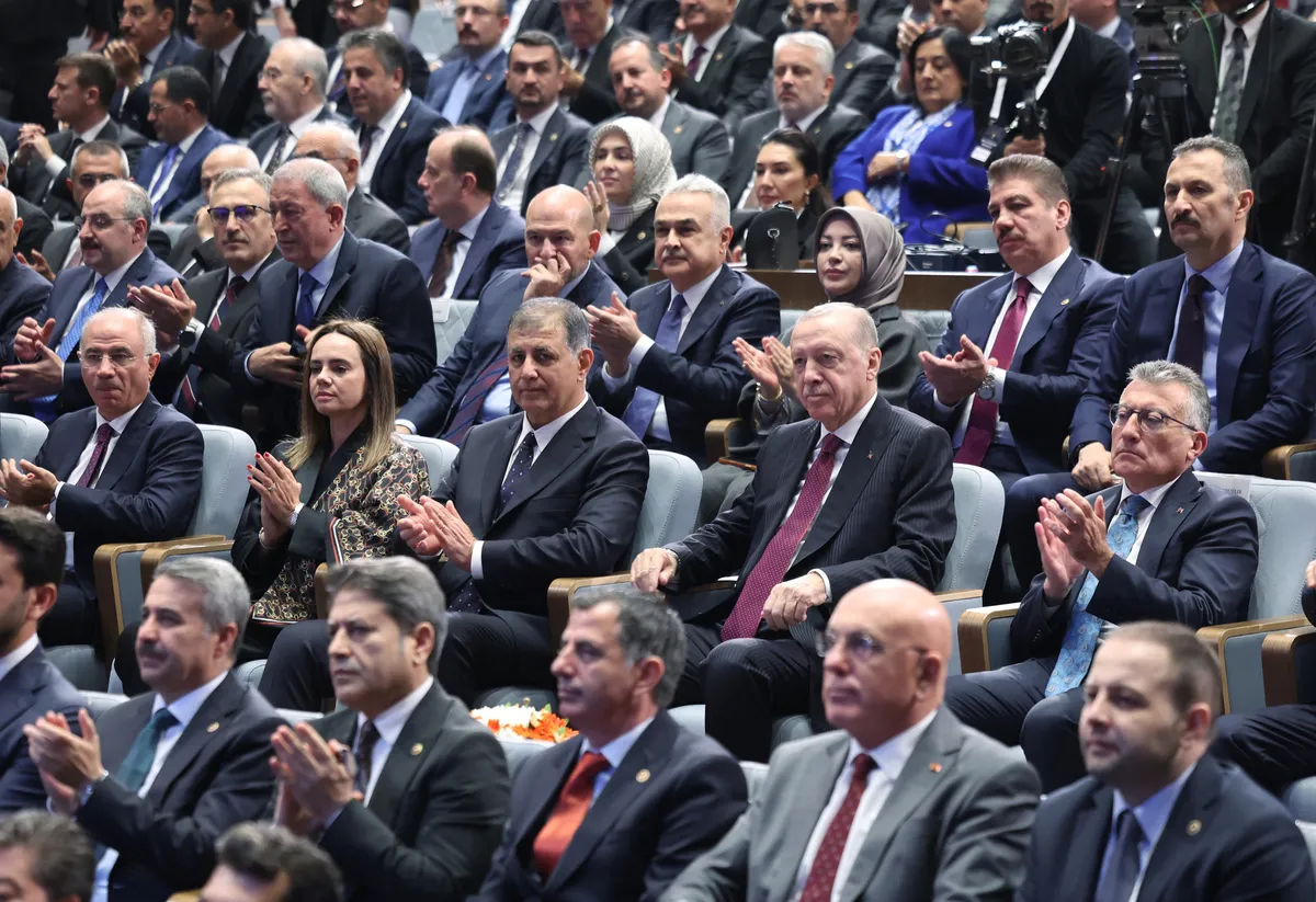 Rozeti Başkan Erdoğan taktı! İzmir Büyükşehir Belediye Başkanı Cemil Tugay AK Parti’ye katıldı - 3