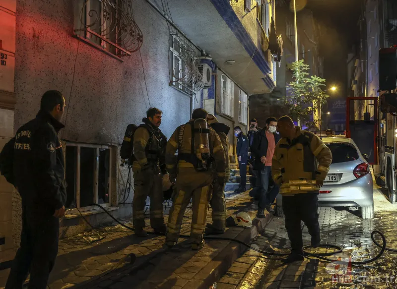 Sultangazi'de yangın paniği! 11 kişi dumandan etkilendi 5