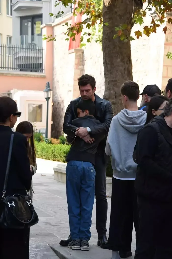 kivanc-tatlitug-yalniz-birakmadi-yaprak-dokumunun-cemi-kivanc-kasabalinin-aci-gunu-1762600129828.jpeg Kaynak: Sosyal medya