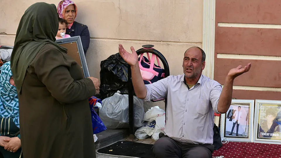 HDP Diyarbakır İl Başkanlığı önündeki eylemde gerginlik | Video