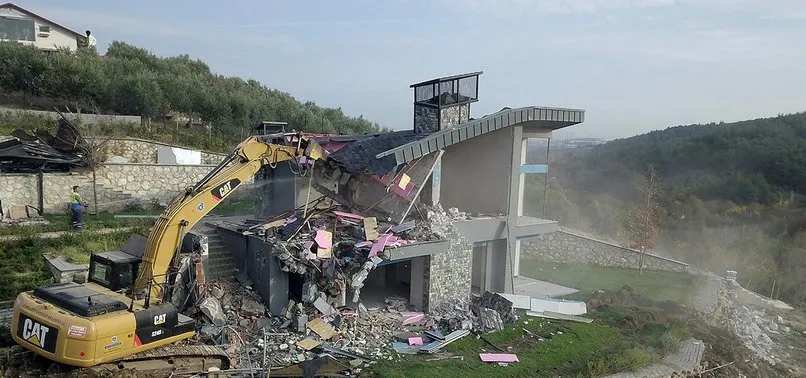 CHP’li başkan Turgay Erdem'in kaçak villası yıkıldı