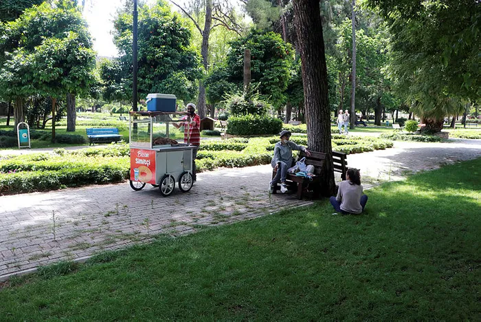 Adana’da aniden bastıran sıcak nedeniyle termometreler patladı! - 2