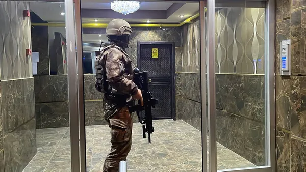 Mersin’de şafak vakti FETÖ/PDY operasyonu: 15 şüpheli için yakalama kararı