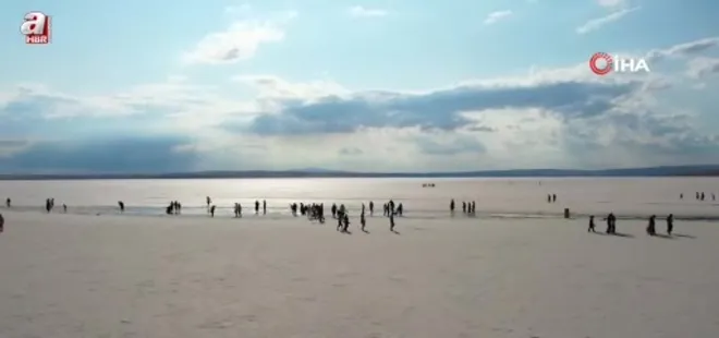 Tuz Gölü ziyaretçilerin akınına uğruyor