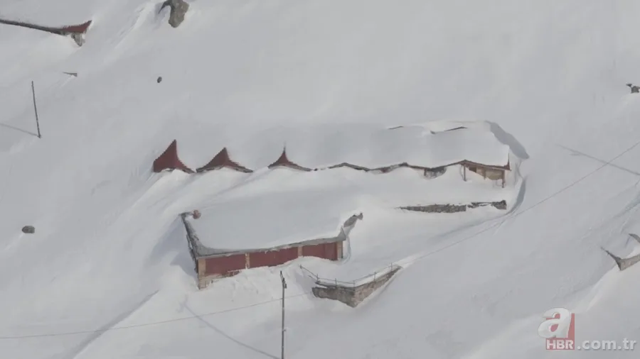 Rize Çamlıhemşin'de kar kalınlığı 3 metreyi aştı; evler kayboldu 5