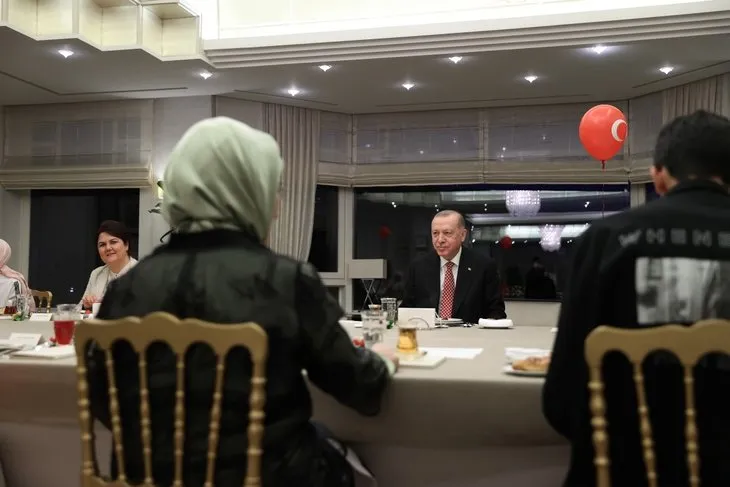 Başkan Erdoğan 23 Nisan Ulusal Egemenlik ve Çocuk Bayramı'nda çocuklarla iftarda buluştu