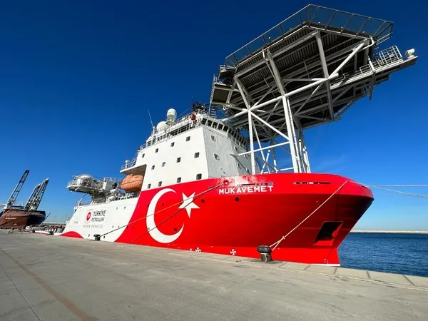 karadeniz-gazi-icin-calismalar-devam-ediyor-enerji-ve-tabii-kaynaklar-bakanligi-filosuna-katildi-su-alti-insaa-1674455271104.jpg Karadeniz gazı için çalışmalar devam ediyor! Enerji ve Tabii Kaynaklar Bakanlığı filosuna katıldı! Su altı inşaat gemisi: Mukavemet - 2