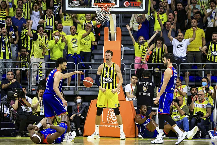 fenerbahce-beko-final-serisinde-1-0-one-gecti-fenerbahce-beko-anadolu-efes-85-76-mac-sonucu-ozeti-1654635980473.jpg Fenerbahçe Beko final serisinde 1-0 öne geçti | Fenerbahçe Beko - Anadolu Efes: 85-76 (MAÇ SONUCU ÖZETİ) - 3