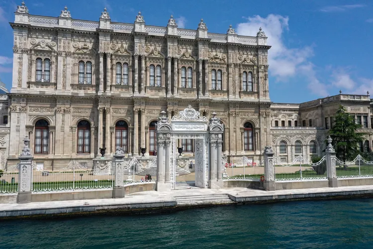 bayramda-kultur-turu-istanbulda-acik-olan-saraylar-ve-muzeler-1779822941115.jpg Milli Saraylar’a bağlı tarihi yapılar bayramın ikinci gününden itibaren ziyaretçi kabul edecek. (Fotoğraf: A Haber Foto Arşiv)