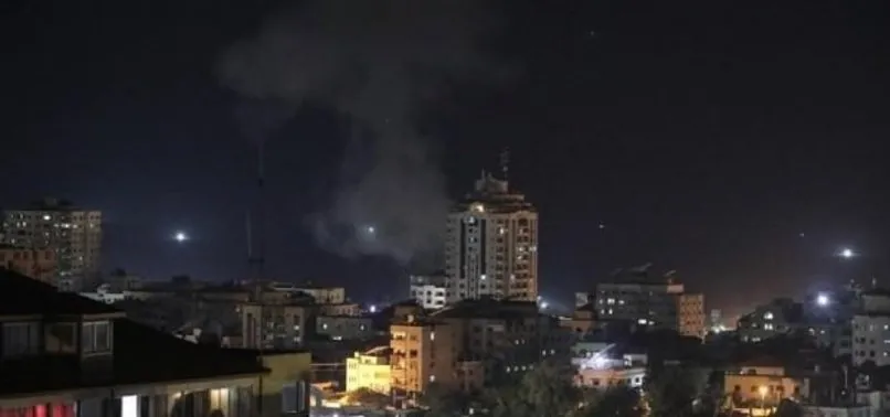 İsrail gençlerin üzerine bomba yağdırdı!