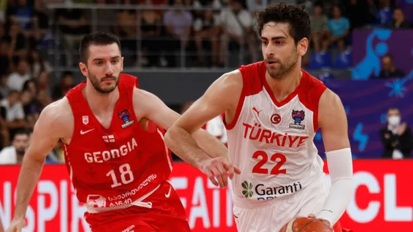 Gürcistan maçında skandal olay! Milli basketbolcu Furkan Korkmaz’a saldırdılar