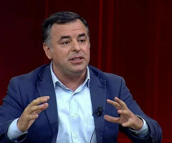 chpli-baris-yarkadas-ile-ekrem-imamoglu-arasinda-mesajlasma-kavgasi-1692127188268.jpeg CHP'li Barış Yarkadaş ile Ekrem İmamoğlu arasında 'mesajlaşma' kavgası! - 2